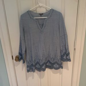Blue blouse with dark blue detail on the bottom
